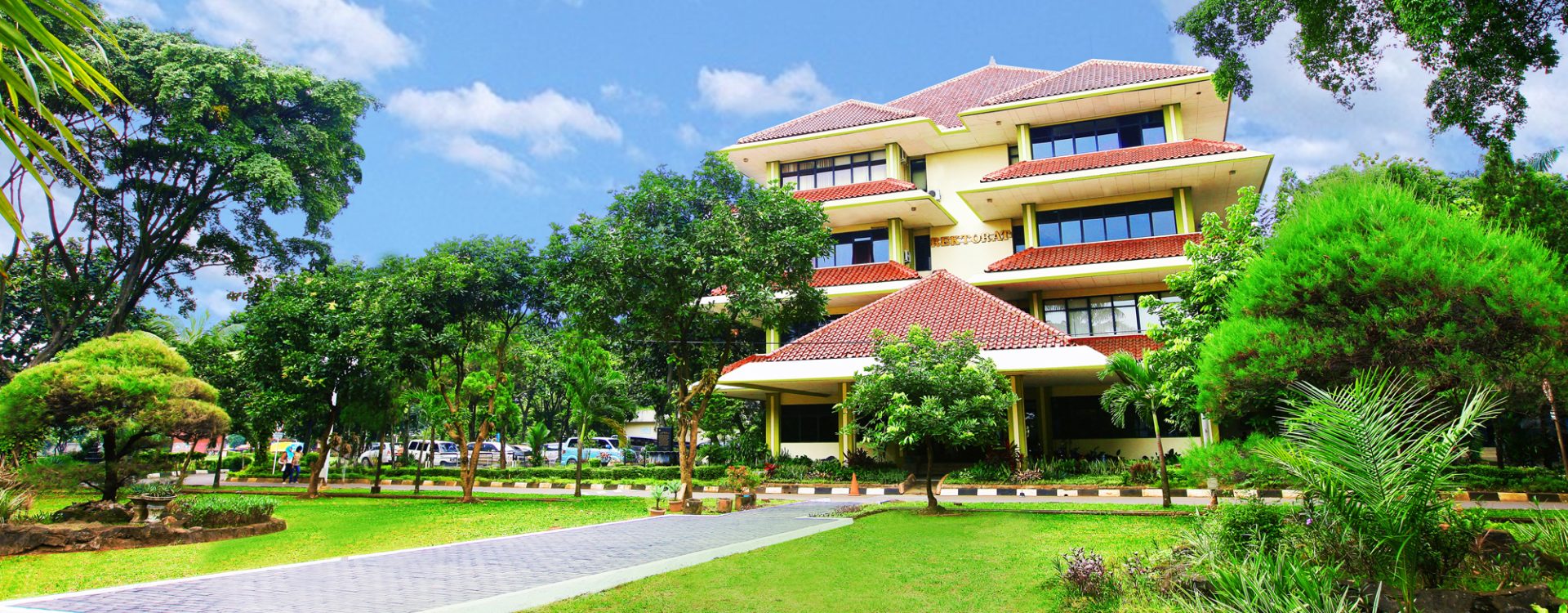 GEDUNG REKTORAT green